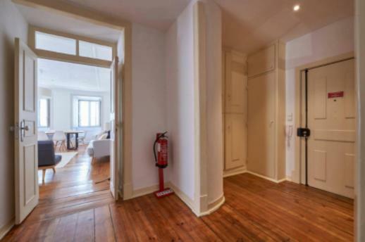 Stunning Apartment Near Chiado Lisboa Ngoại thất bức ảnh